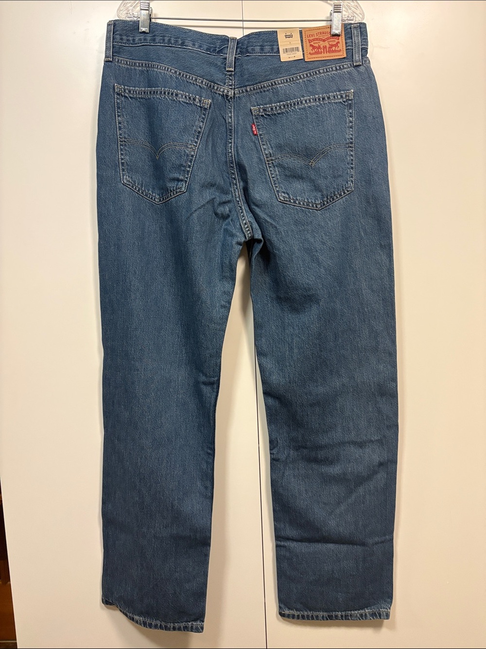 NWT Levi's Low Pro Straight Jeans Mid Rise Medium Wash Blue Size 31 - Picture 3 of 5